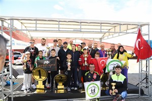Aksaray Üniversitesinde Cumhuriyet Bayramı coşkusu koşuyla taçlandı